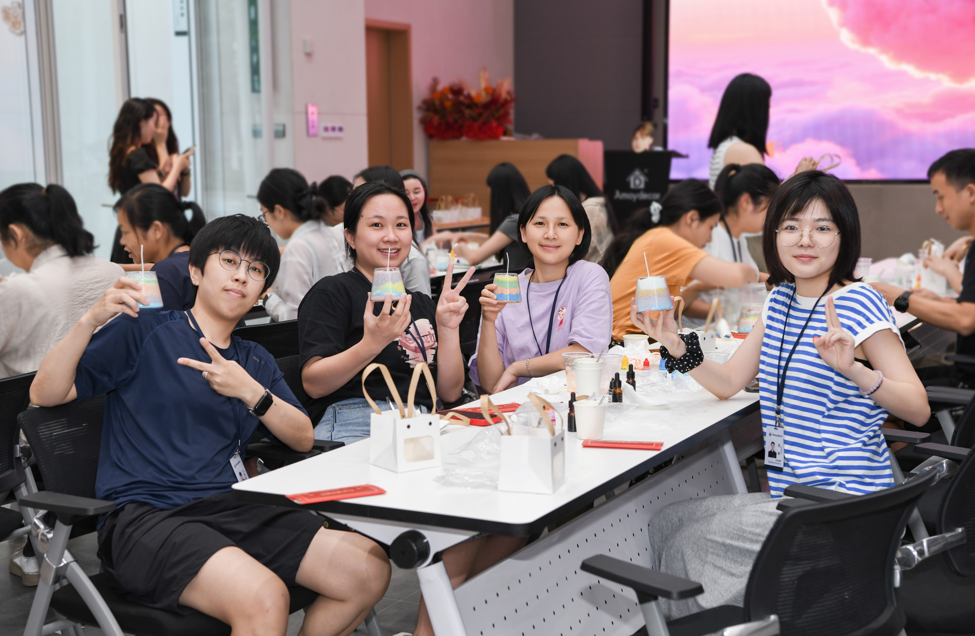 Candlelight like drifting sand, a ticket for a perfect rendezvous.