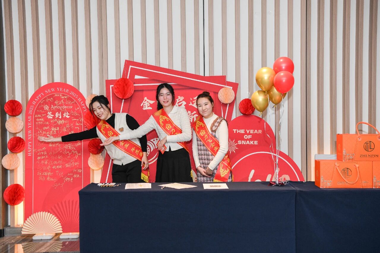 Golden Serpent Awakens Fortune · A Banquet Ushers in the New Chapter